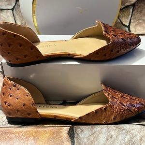 New Tan Flat Ostrich styled pattern